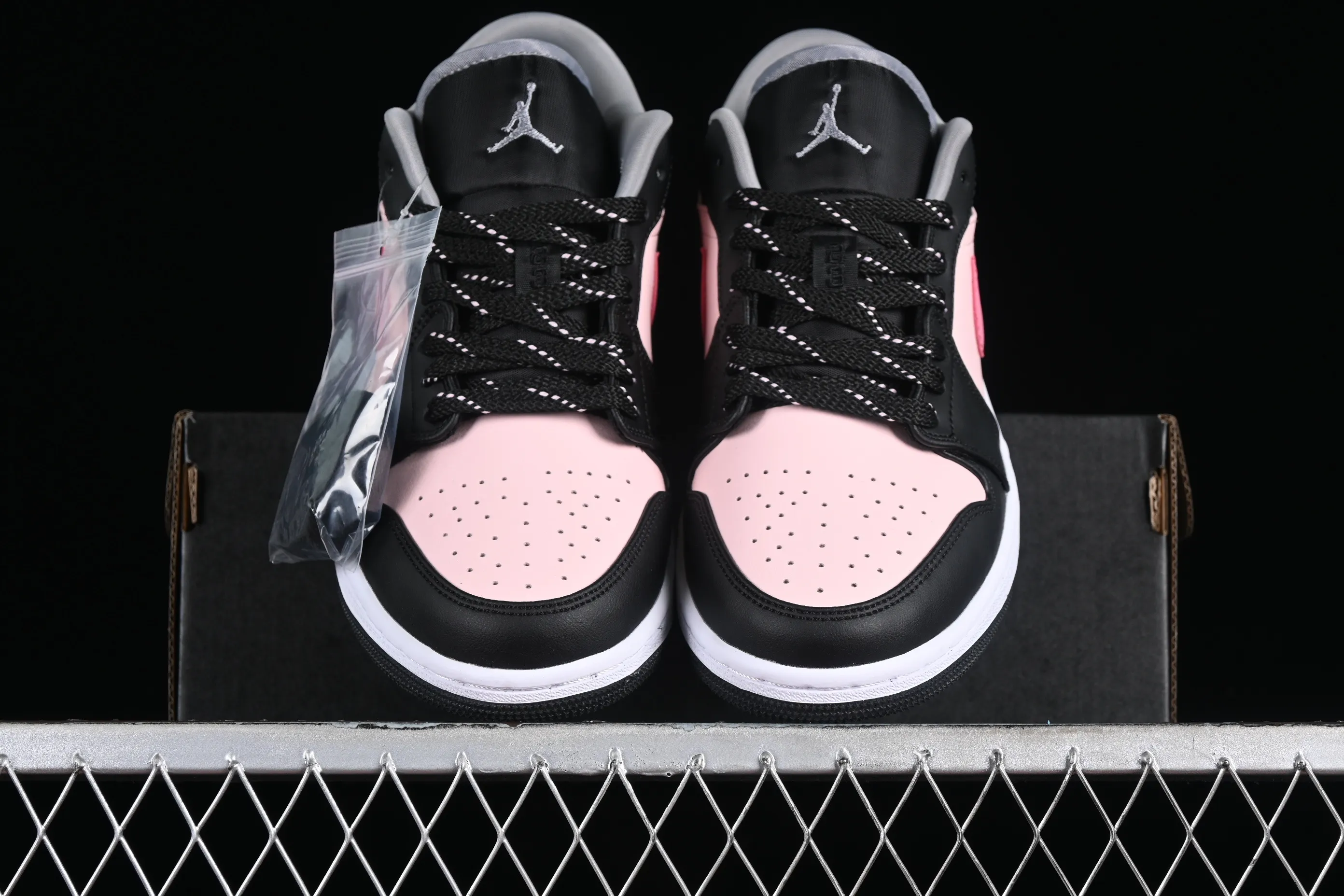 All categories Air Jordan Jordan series basketball shoes Air Jordan 1 Low Air Jordan 1 Low AJ1 Joe 1 Valentine's Day customized low-bang cultural casual sneakers 553558-040